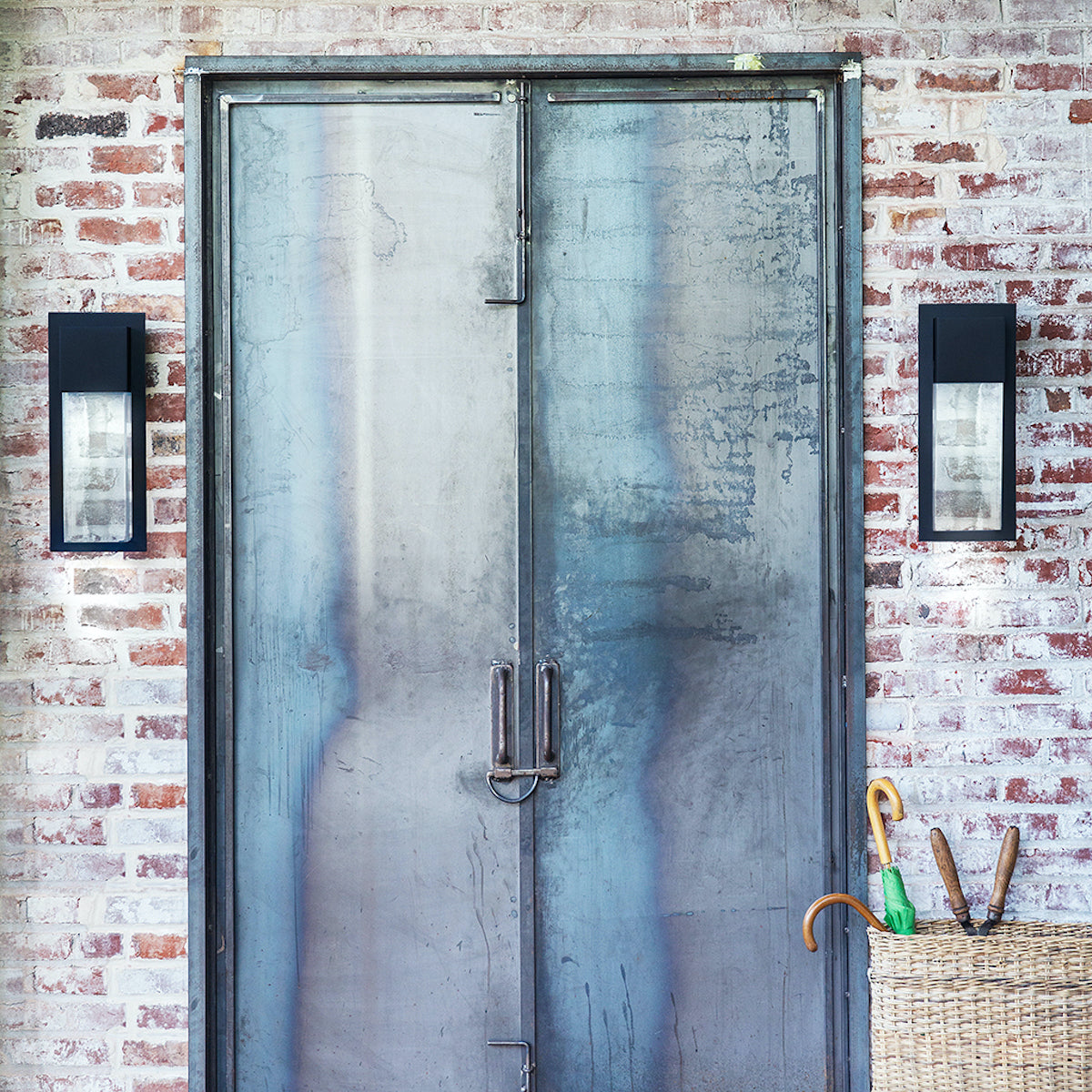 Alex 1L outdoor lantern - 82010BK