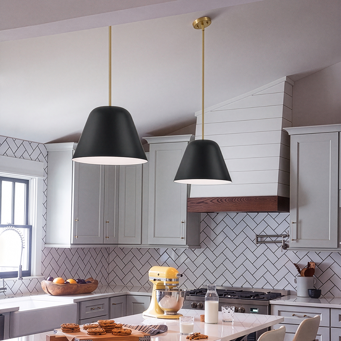 Madi 1L Large Pendant -83707LCB-BK